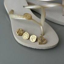 Piercing para chinelo personalizado com o brasão , iniciais ou monograma - Noiva de Laco